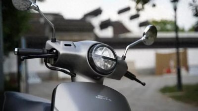 ​本田复古网红踏板车，Honda NS125LA。