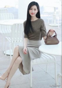 ​美女街拍：一场视觉的盛宴，一场心灵的旅行