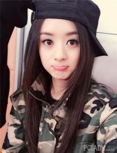 ​迷彩服也能穿得那么美，军训时竟没这么穿