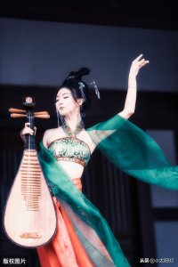 ​女主娇媚动人的古言甜宠文《奈何她媚色撩人》《东宫锁娇》