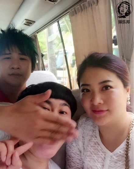 33岁大张伟的妻子近照