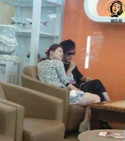 33岁大张伟的妻子近照