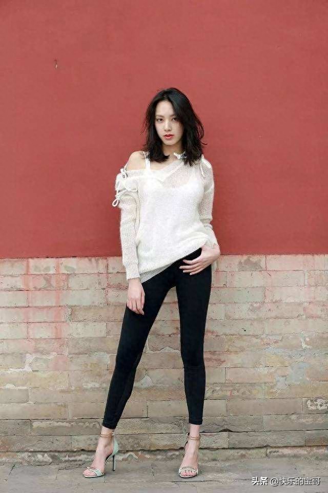 古灵精怪的95后美女演员，孙嘉灵，给人一种初恋般的感觉