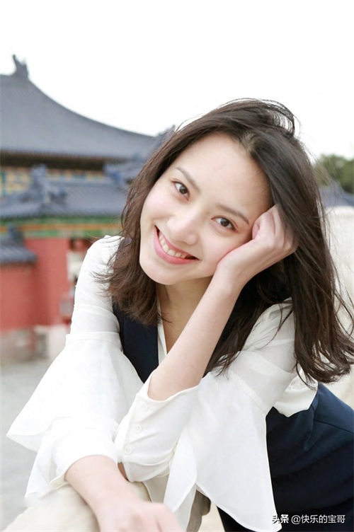 古灵精怪的95后美女演员，孙嘉灵，给人一种初恋般的感觉