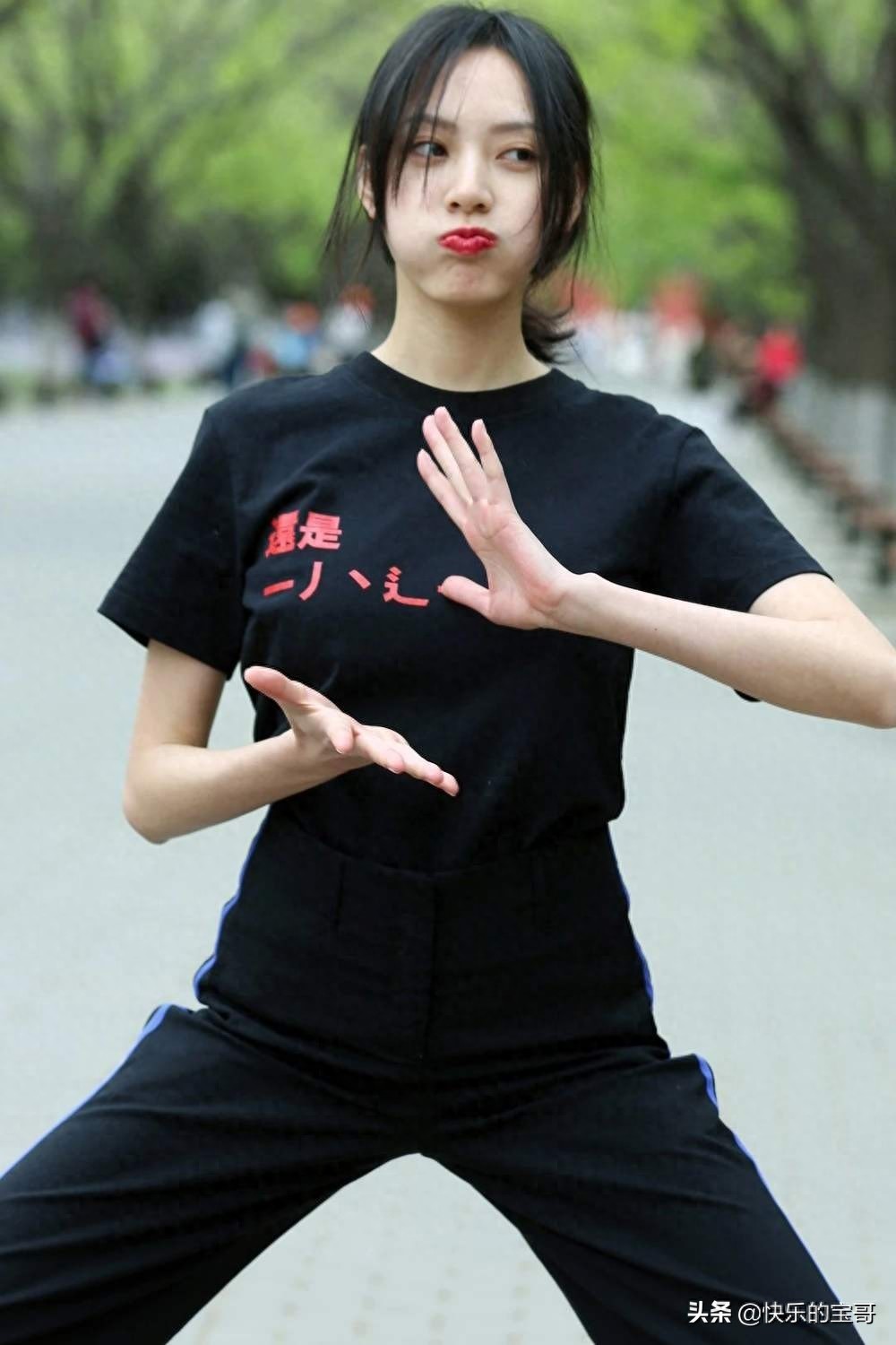 古灵精怪的95后美女演员，孙嘉灵，给人一种初恋般的感觉