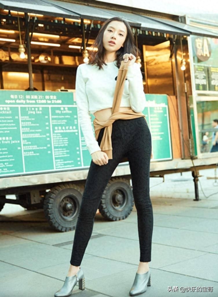 古灵精怪的95后美女演员，孙嘉灵，给人一种初恋般的感觉