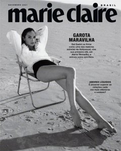 ​36岁盖尔加朵海边湿发造型好绝！超短裤秀大长腿，网友：女神好辣