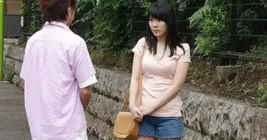 最强眼镜妹浅井梨杏美图分享，素人天花板!