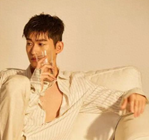 张翰个人资料简介及家世（张翰口碑为啥这么差）-