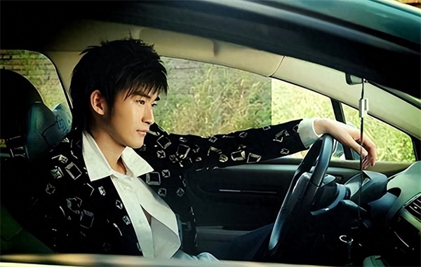 张翰个人资料简介及家世（张翰口碑为啥这么差）-