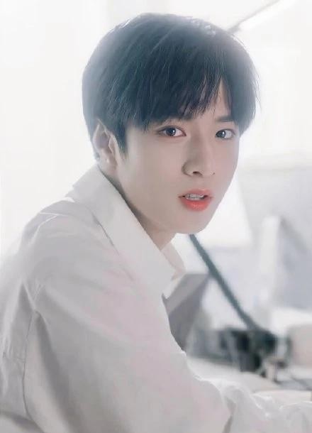 宋亚轩个人资料身高体重(TNT时代少年团介绍)