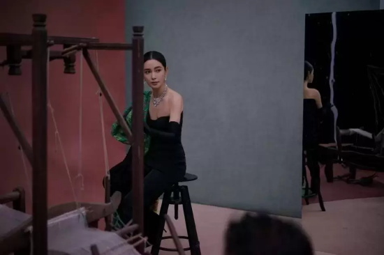 李冰冰抹胸裙高清写真（个性性感美女写真集）