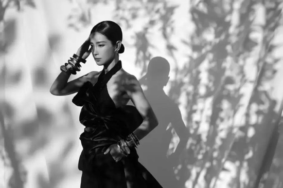 李冰冰抹胸裙高清写真（个性性感美女写真集）