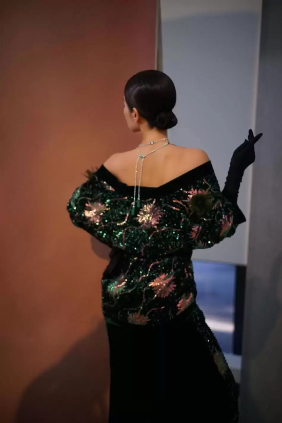 李冰冰抹胸裙高清写真（个性性感美女写真集）