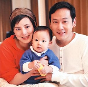 ​退圈当家庭主妇，却被演员丈夫抛弃，她为儿子保持单身至今