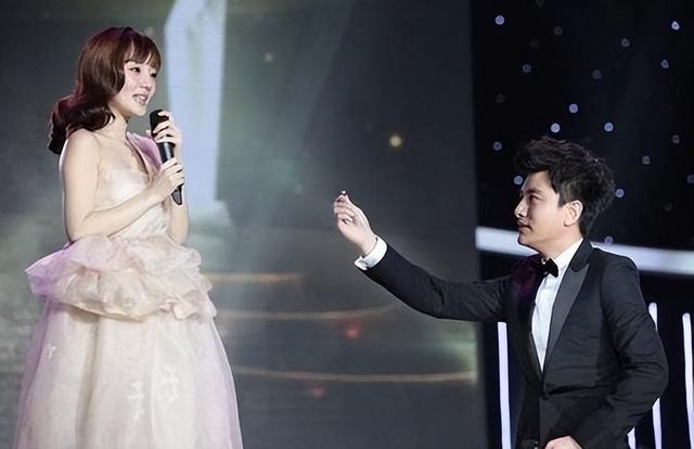 李小璐贾乃亮事件梳理（为了李小璐不惜打7个耳洞）(8)