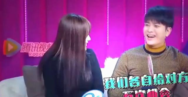 李小璐贾乃亮事件梳理（为了李小璐不惜打7个耳洞）(14)