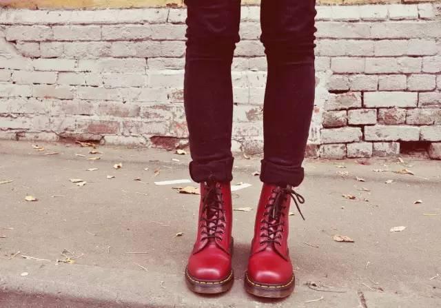 今年秋冬必买的马丁靴就选它（又酷又保暖8款马丁靴推荐）(5)