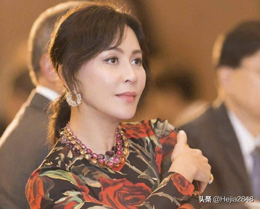 名字含“玲”的最美4女星,林志玲排第二,她最美