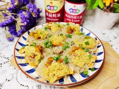 ​十分钟快手菜蒜蓉粉丝蒸扇贝，比外卖强