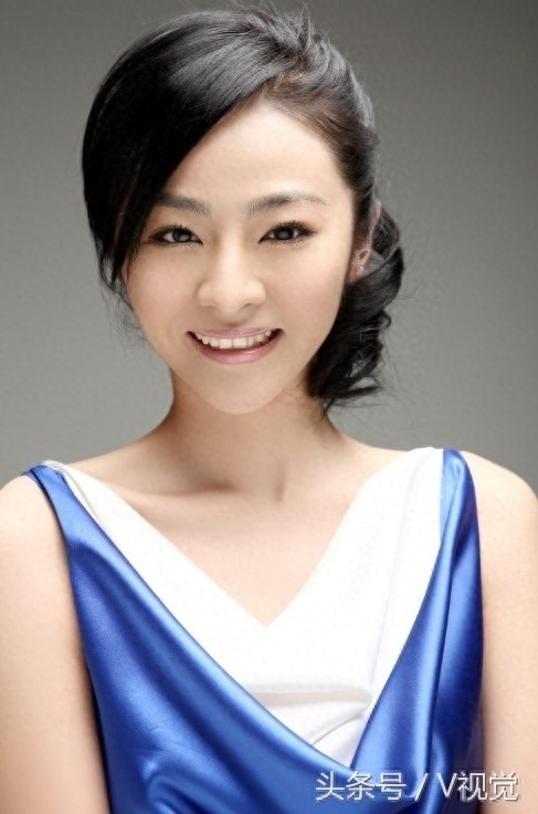 小斯琴高娃具有清丽的外形和纯净的独特气质，演《省港大营救》