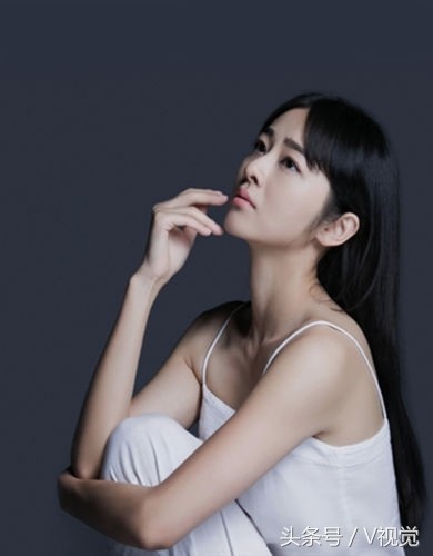 小斯琴高娃具有清丽的外形和纯净的独特气质，演《省港大营救》