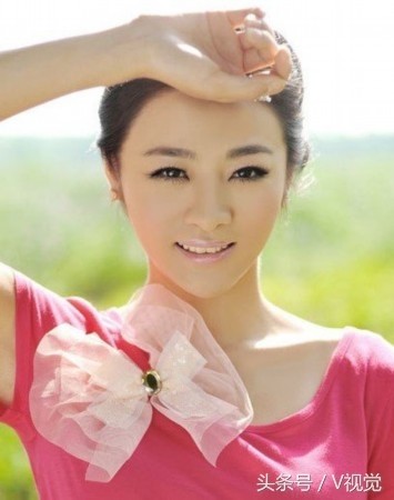 小斯琴高娃具有清丽的外形和纯净的独特气质，演《省港大营救》