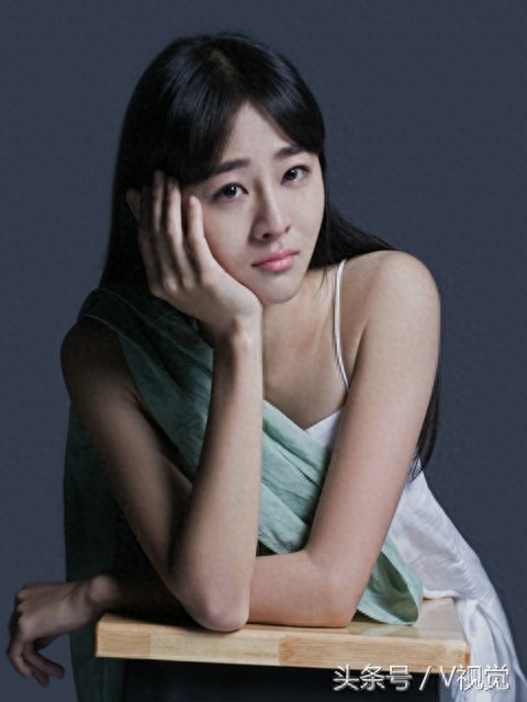 小斯琴高娃具有清丽的外形和纯净的独特气质，演《省港大营救》