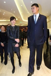 ​姚明妻子叶莉：42岁依旧气质十足，拒绝生二胎