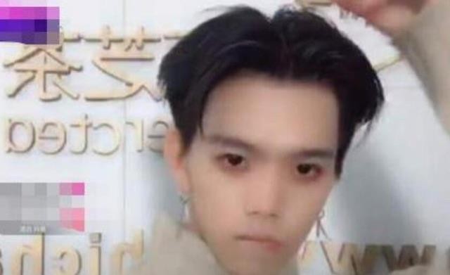 娱乐七鹤大人睡女粉丝事件是真是假,露脸被却掉粉无数(附全脸图) 2