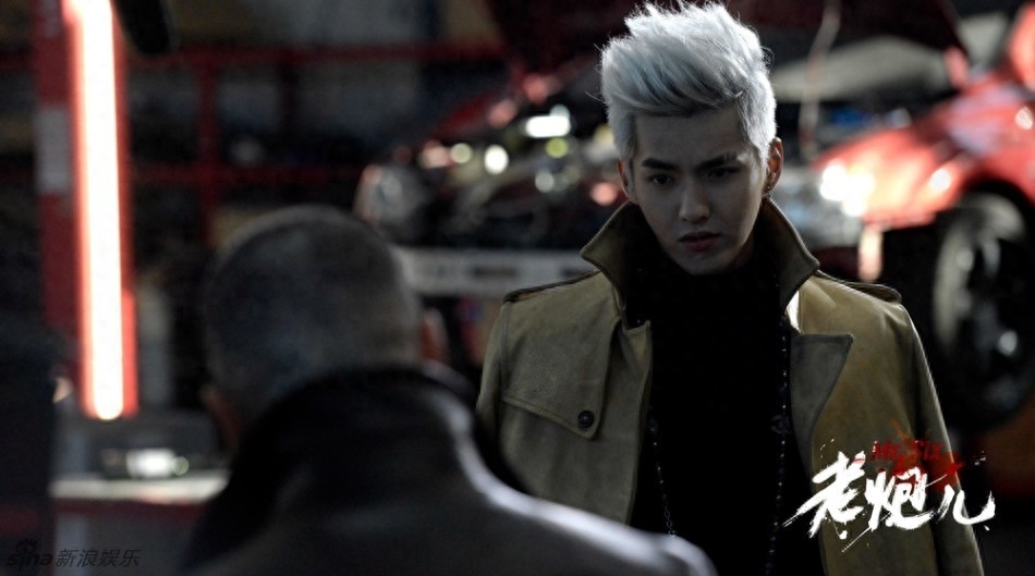 耍的了酷,卖的了萌,就连光头也是帅呆了,长腿欧巴凡先生