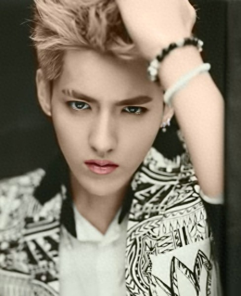 耍的了酷,卖的了萌,就连光头也是帅呆了,长腿欧巴凡先生