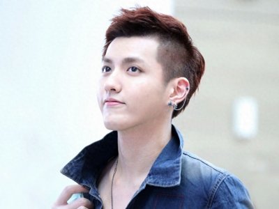 耍的了酷,卖的了萌,就连光头也是帅呆了,长腿欧巴凡先生