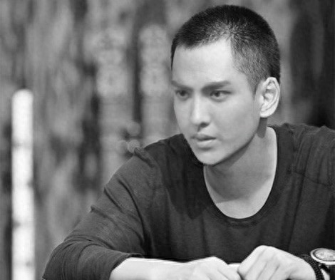 耍的了酷,卖的了萌,就连光头也是帅呆了,长腿欧巴凡先生