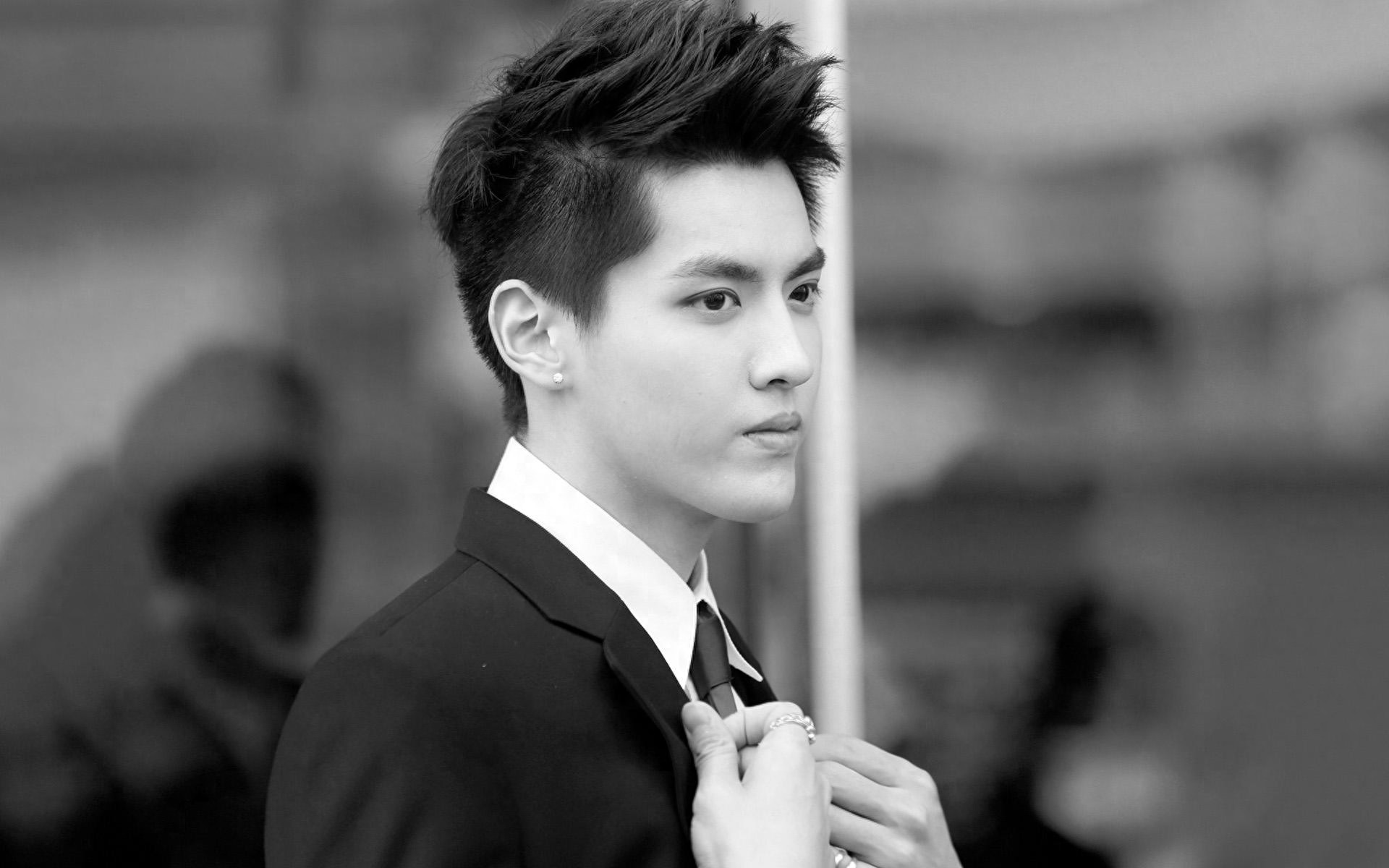 耍的了酷,卖的了萌,就连光头也是帅呆了,长腿欧巴凡先生