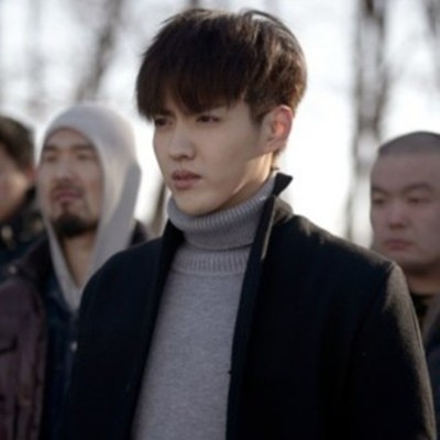 耍的了酷,卖的了萌,就连光头也是帅呆了,长腿欧巴凡先生