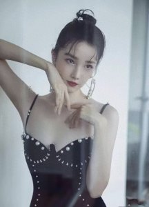 ​陈小纭：绝美艳丽与完美身材的魅力聚焦