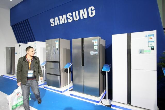 赵薇军旗装道歉事件（赵薇到底做了什么引起国愤民怒）