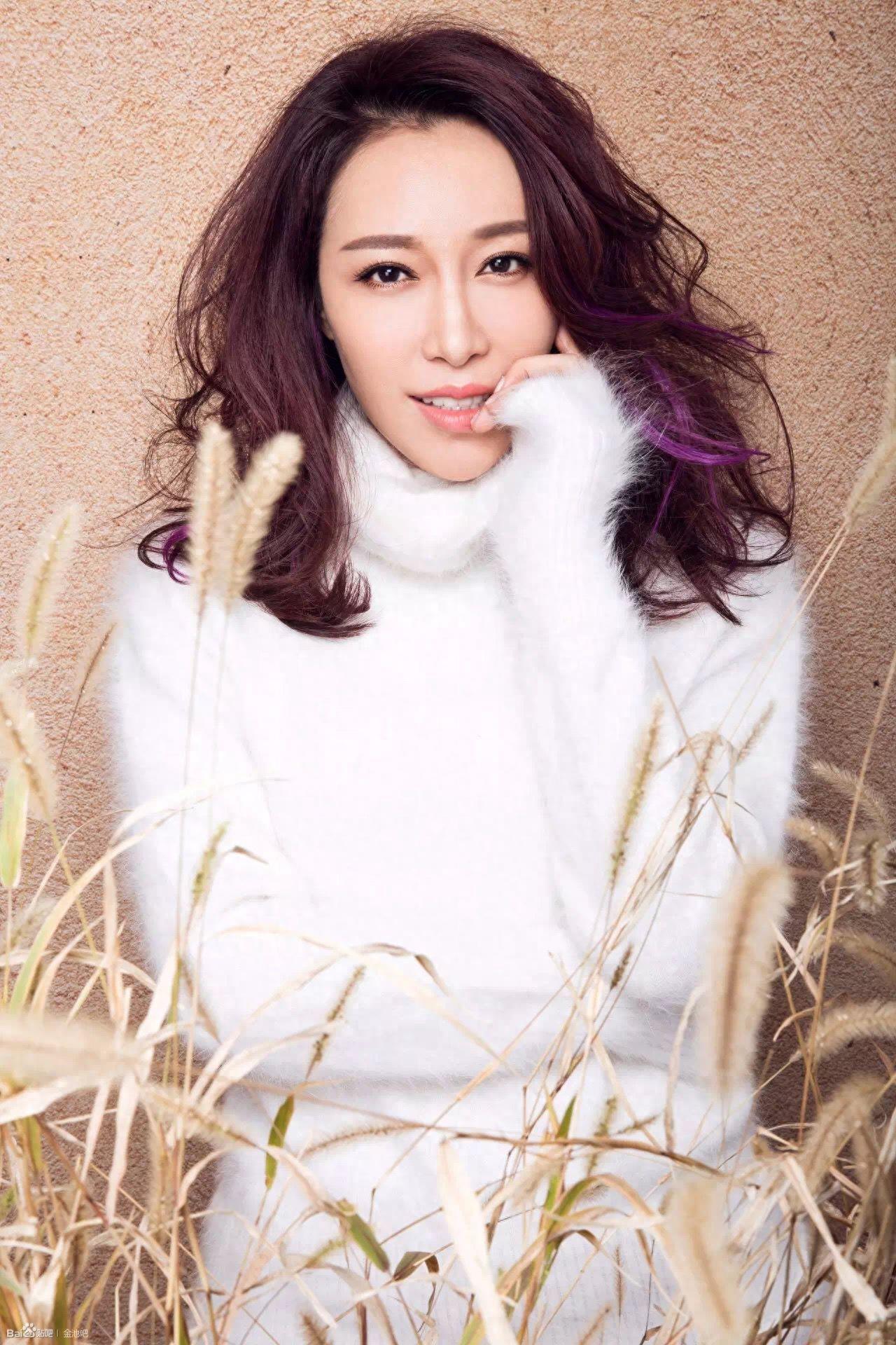 美女歌手金池，歌声磁性有穿透力，唱功与台风俱佳，为舞台而生！