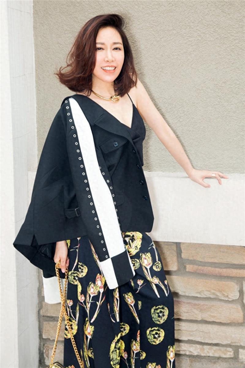 美女歌手金池，歌声磁性有穿透力，唱功与台风俱佳，为舞台而生！