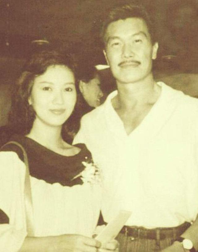 赵雅芝和黄恺杰（赵雅芝与33岁小儿子现身机场）(11)