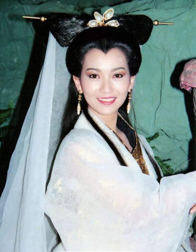 赵雅芝和黄恺杰（赵雅芝与33岁小儿子现身机场）(7)