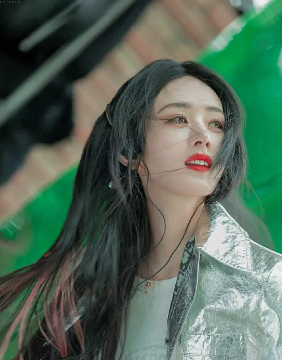 赵丽颖:从普通女孩到演艺圈巨星的成长之路