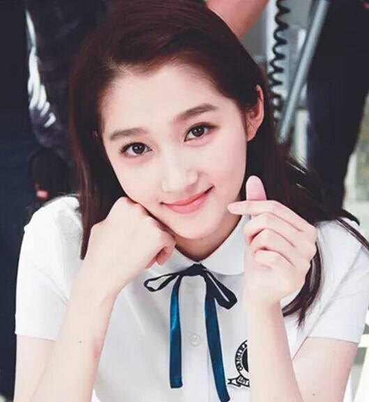 鹿晗学生时代的女友被爆光，网友：比关晓彤好看多了！