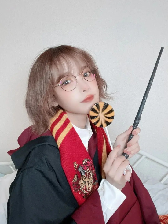 击败三上悠亚的新人王桃乃木香奈美图分享，姐你太美！