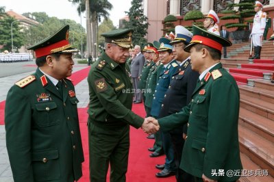 红领章有特殊含义?是特殊样式?从越南现行的军服说起