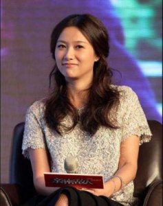 6岁就被导演选中,从当红小花旦跌落神坛,被感情耽误太可惜