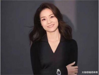 李娜现身上海被偶遇,赛场外展现优雅魅力,气场依旧强大
