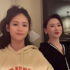 翁虹与 14 岁女儿同框似姐妹,两人跳舞好养眼,网友狂赞女儿颜值