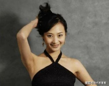 黄海波的妻子曲栅栅:嫁给最低谷时的他,7年过去,如今怎样了?